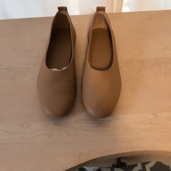 Everlane slip on. - Picture 2 of 4